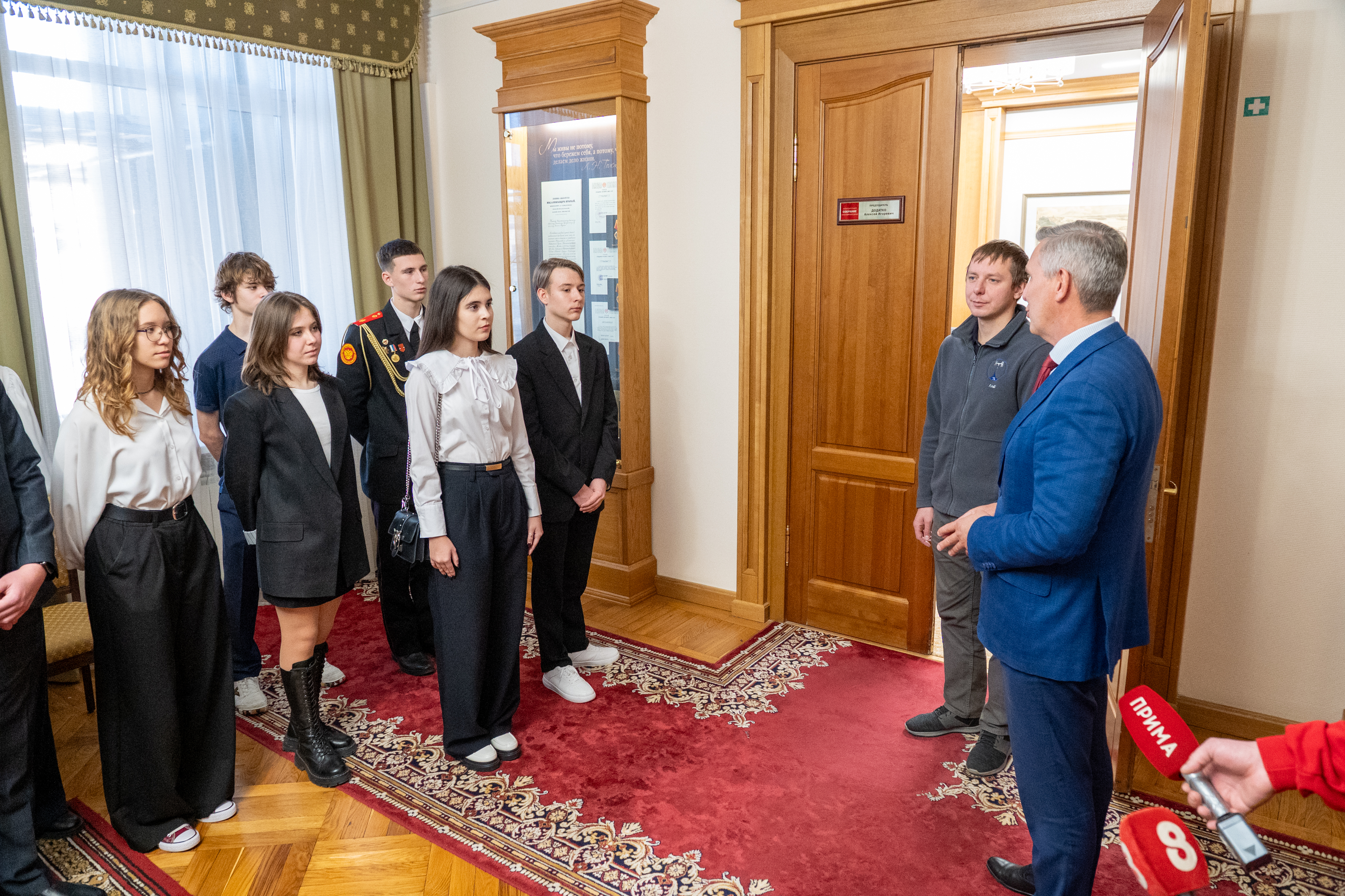 Встреча первого космонавта из Сибири Кирилла Пескова со школьниками.